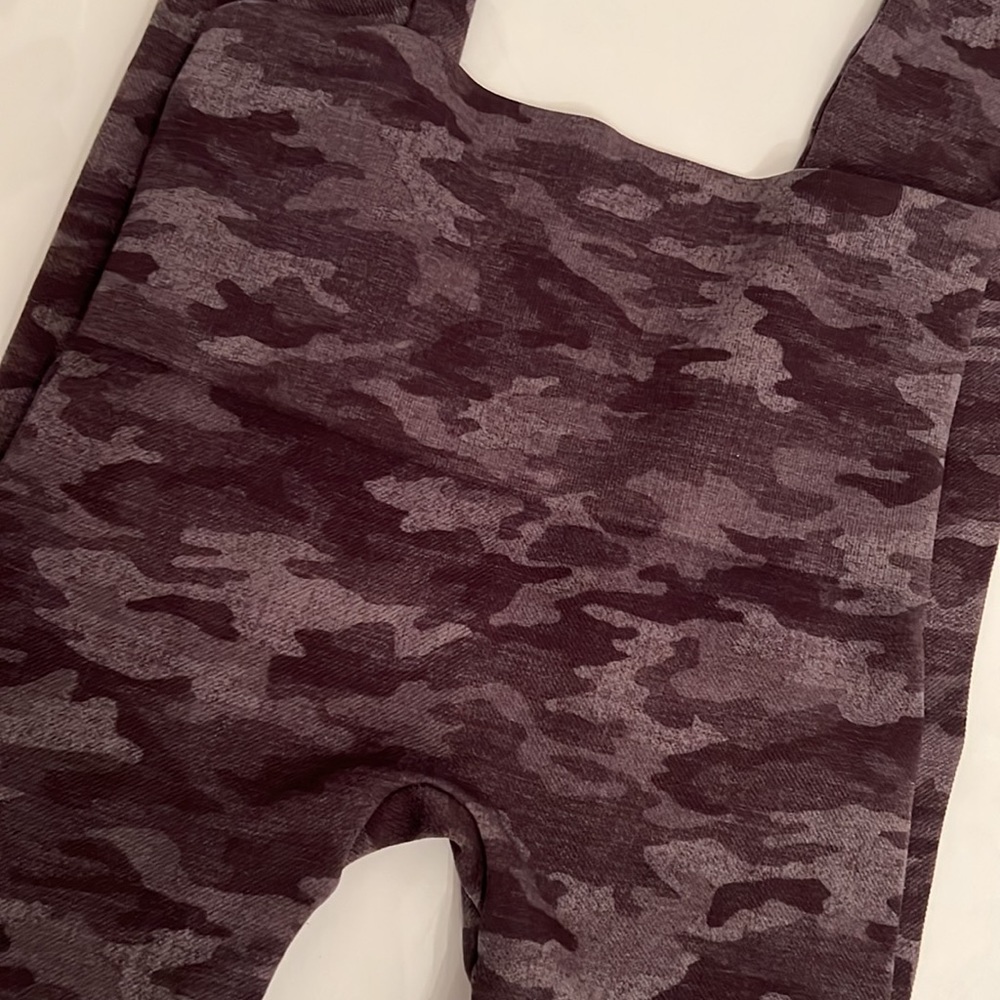 SPANX Leggings Tights Black gray Camo camouflage ladies size‎ Small inseam 24” - Picture 9 of 11